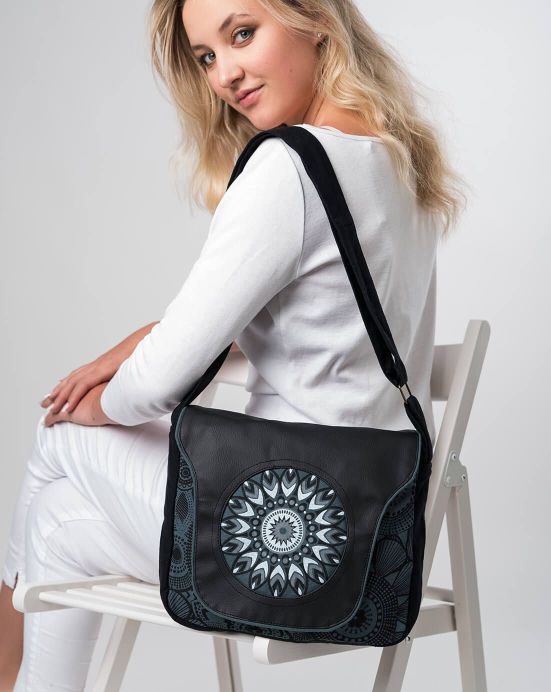 Handtasche Michaela Gautam Sarkala mit Kunstleder Grau