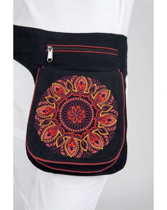 Hüfttasche Michaela Gautam Anila mit Mandala-Stickerei Schwarz-rubinrot