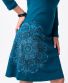 Kleid Michaela Gautam Kadhya mit gesticktem Mandala Petrol