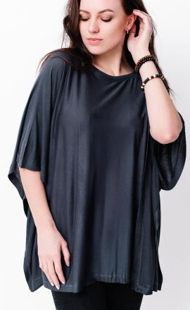 Poncho Michaela Gautam Sadha Grau