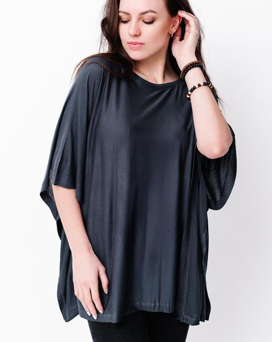 Poncho Michaela Gautam Sadha Grau