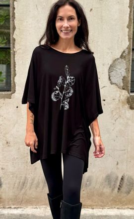 Poncho Michaela Gautam Sadhira Schwarz