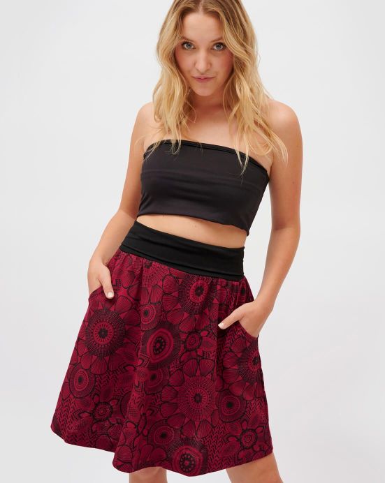 Damenrock Michaela Gautam Sarada Bordeaux mit schwarzen Blüten